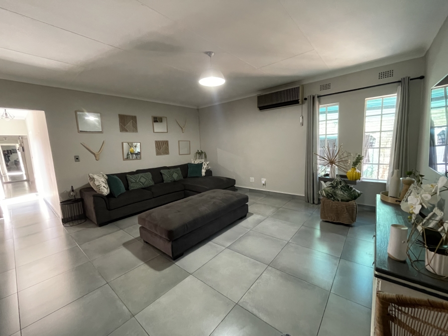5 Bedroom Property for Sale in Kenleaf Gauteng