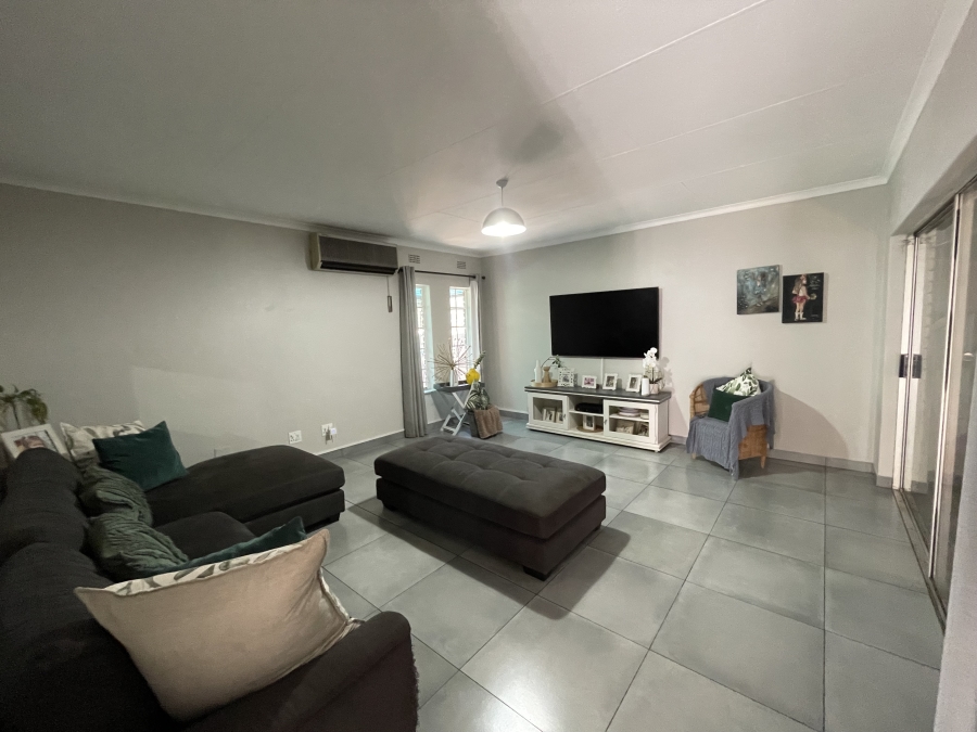 5 Bedroom Property for Sale in Kenleaf Gauteng