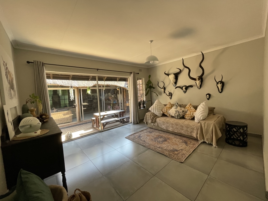 5 Bedroom Property for Sale in Kenleaf Gauteng