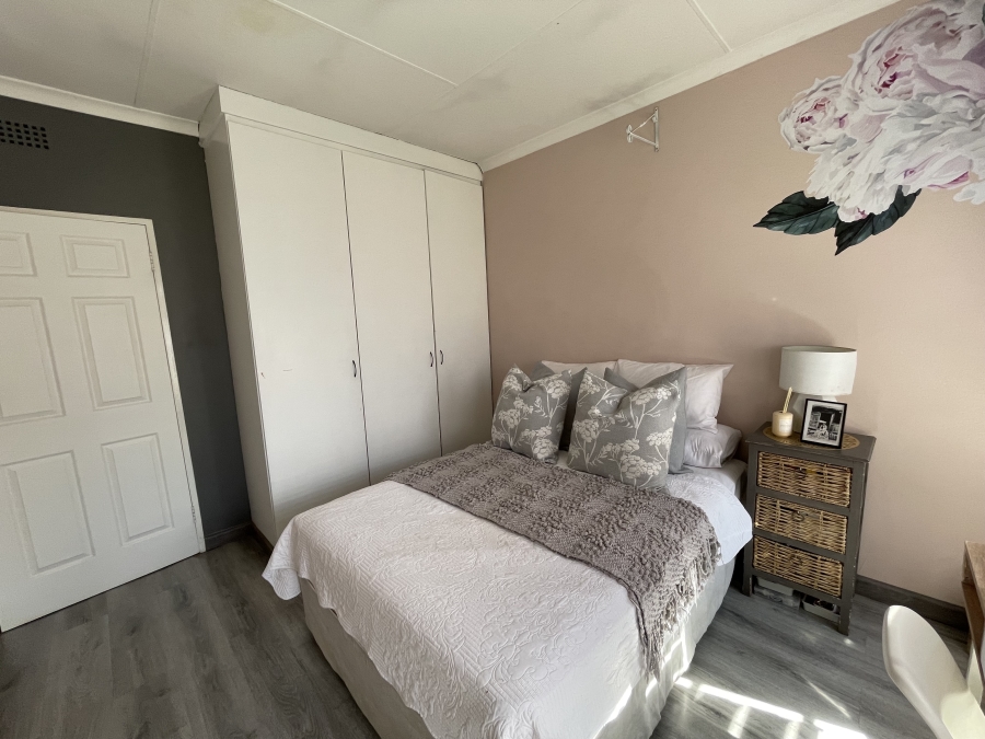 5 Bedroom Property for Sale in Kenleaf Gauteng