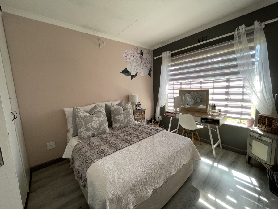 5 Bedroom Property for Sale in Kenleaf Gauteng