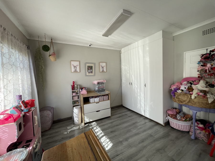 5 Bedroom Property for Sale in Kenleaf Gauteng