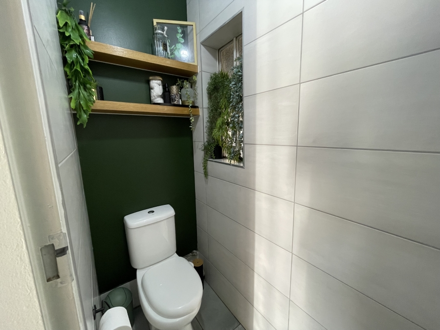 5 Bedroom Property for Sale in Kenleaf Gauteng