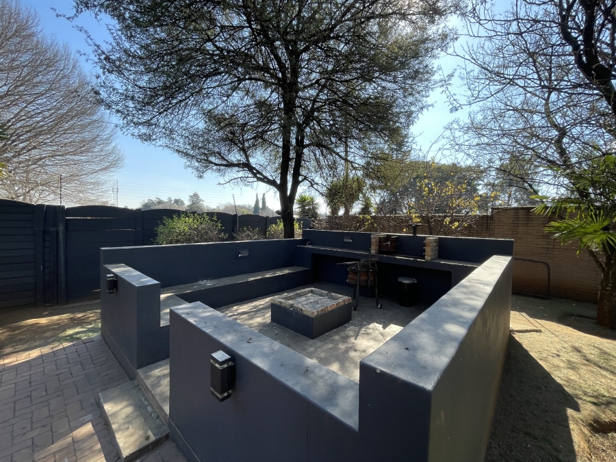 5 Bedroom Property for Sale in Kenleaf Gauteng