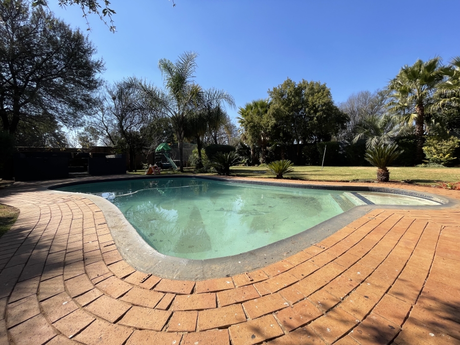 5 Bedroom Property for Sale in Kenleaf Gauteng