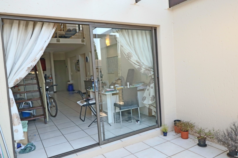 To Let 2 Bedroom Property for Rent in Bryanston Gauteng