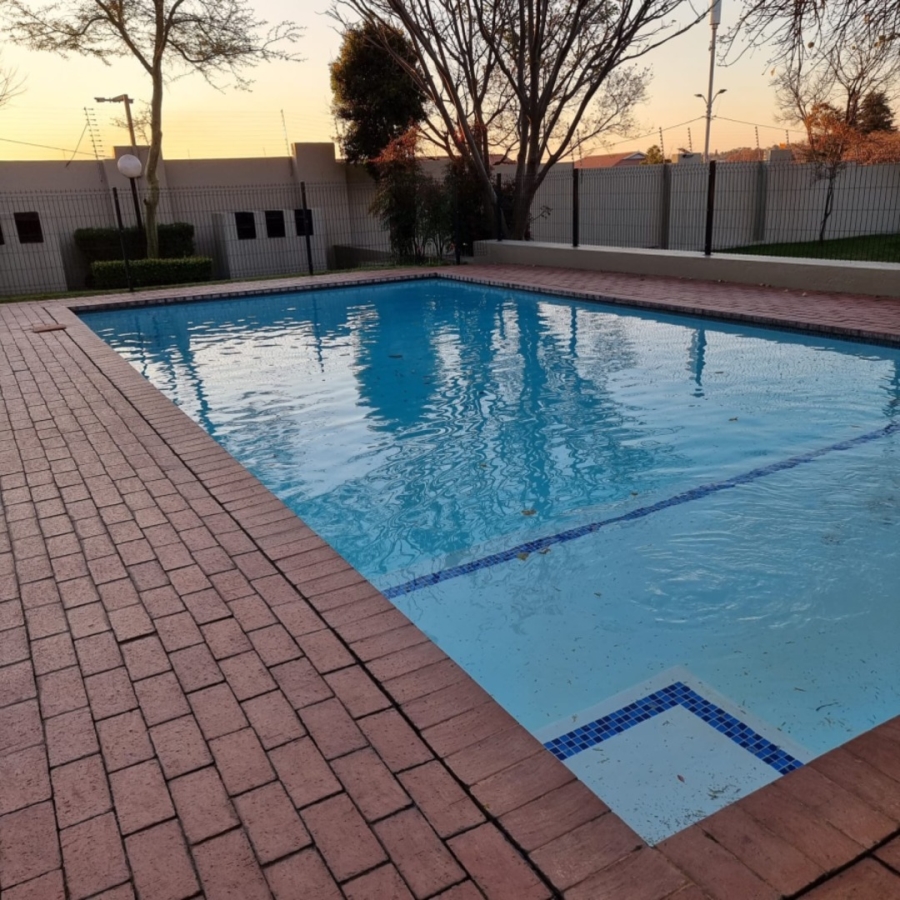 To Let 2 Bedroom Property for Rent in Bryanston Gauteng