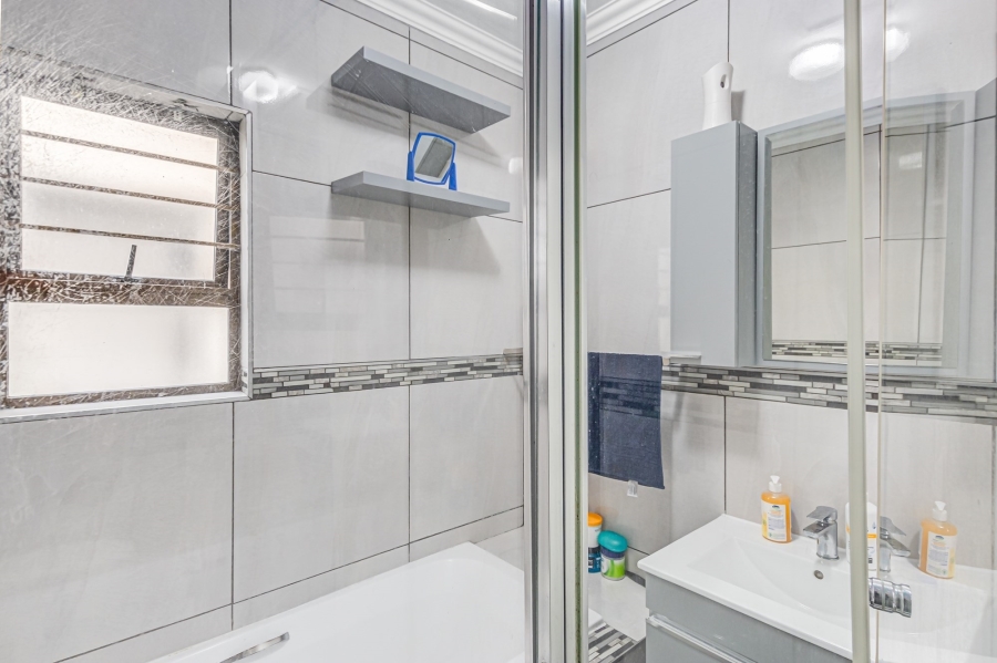 3 Bedroom Property for Sale in Broadacres Gauteng
