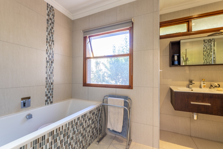 4 Bedroom Property for Sale in Lonehill Gauteng