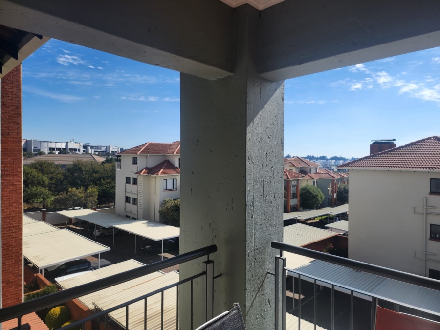 To Let 2 Bedroom Property for Rent in Greenstone Hill Gauteng