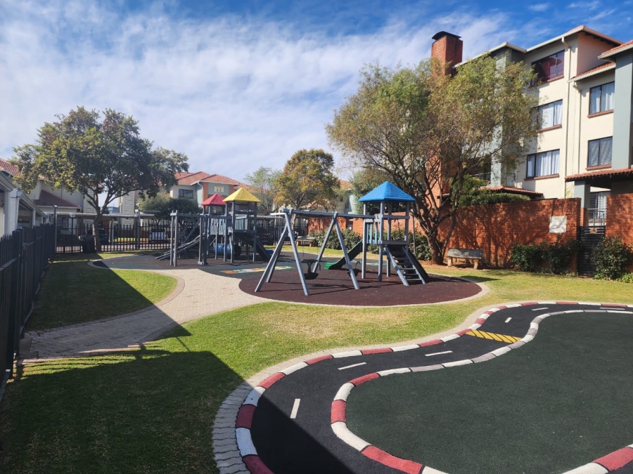 To Let 2 Bedroom Property for Rent in Greenstone Hill Gauteng