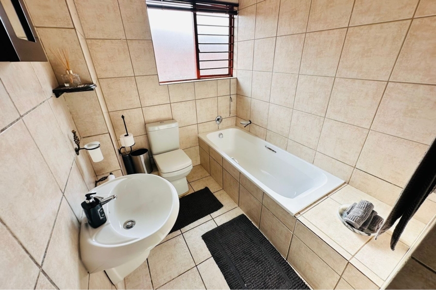 To Let 3 Bedroom Property for Rent in Ruimsig Gauteng