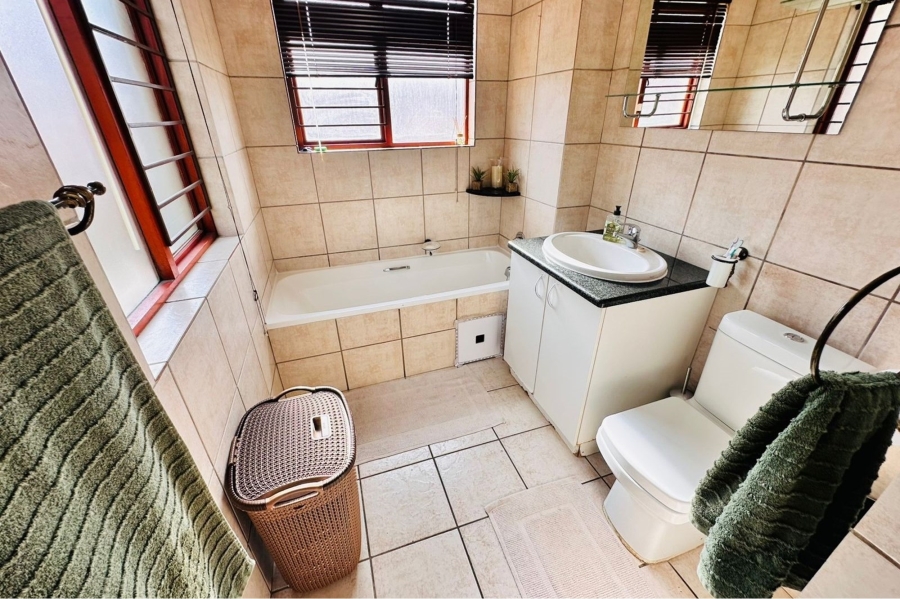 To Let 3 Bedroom Property for Rent in Ruimsig Gauteng