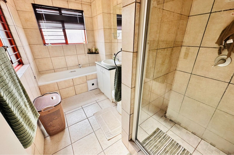 To Let 3 Bedroom Property for Rent in Ruimsig Gauteng
