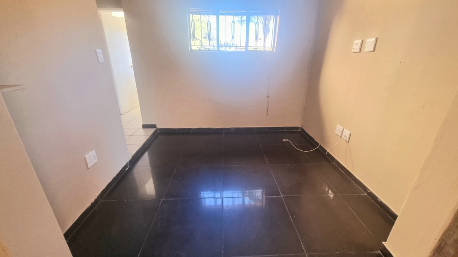 To Let 2 Bedroom Property for Rent in Glen Austin Gauteng