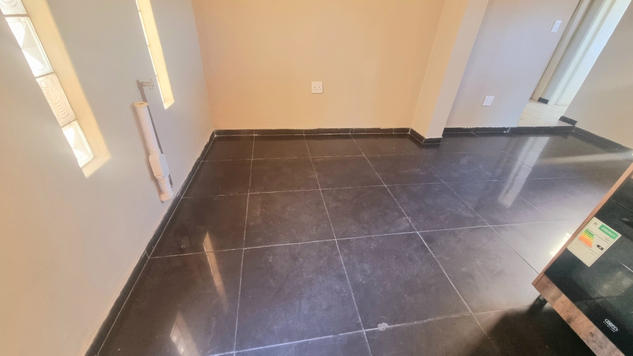 To Let 2 Bedroom Property for Rent in Glen Austin Gauteng
