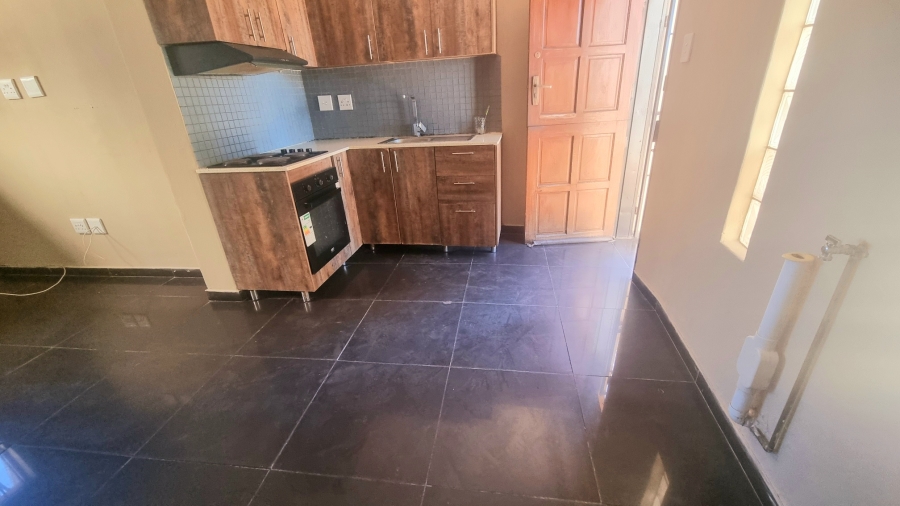To Let 2 Bedroom Property for Rent in Glen Austin Gauteng