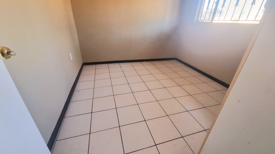 To Let 2 Bedroom Property for Rent in Glen Austin Gauteng