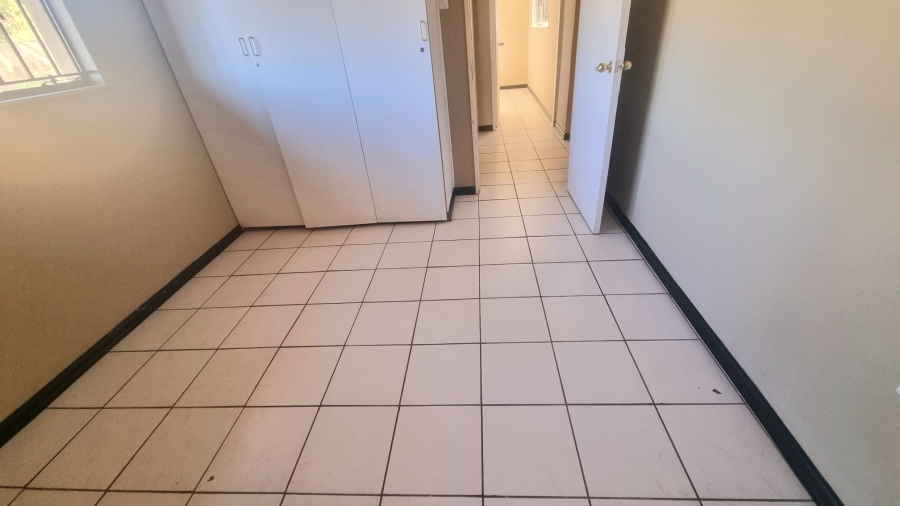 To Let 2 Bedroom Property for Rent in Glen Austin Gauteng
