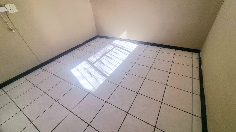 To Let 2 Bedroom Property for Rent in Glen Austin Gauteng
