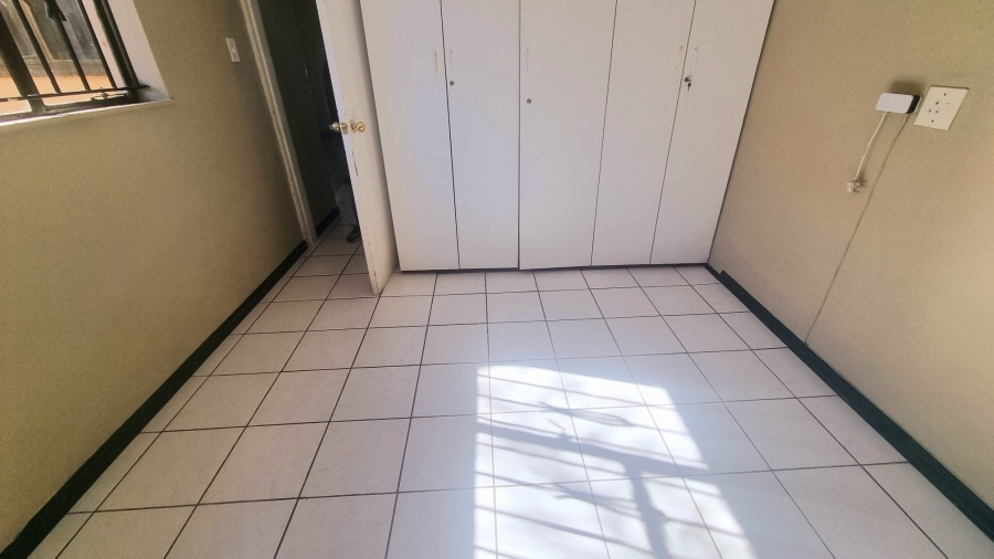 To Let 2 Bedroom Property for Rent in Glen Austin Gauteng