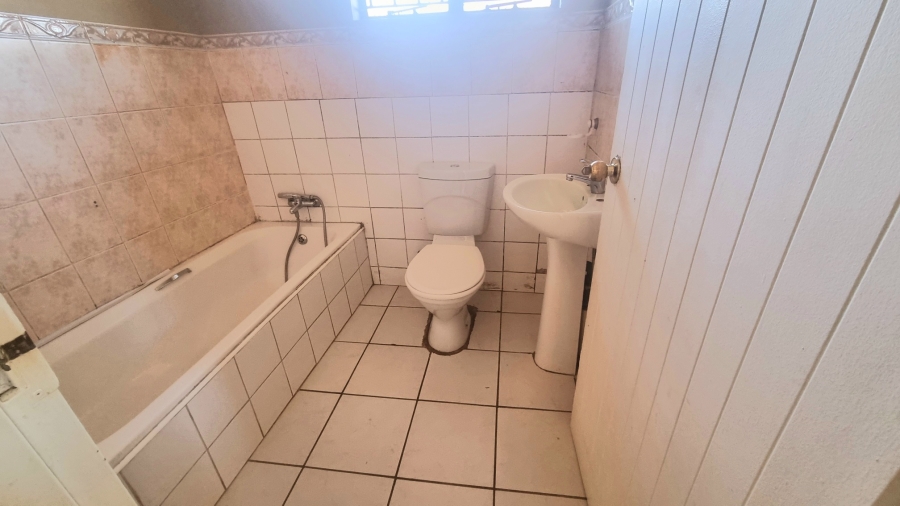 To Let 2 Bedroom Property for Rent in Glen Austin Gauteng
