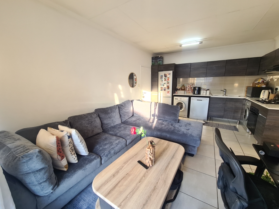 To Let 1 Bedroom Property for Rent in Petervale Gauteng