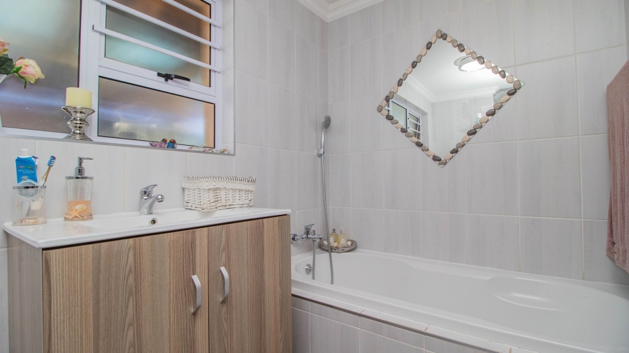 3 Bedroom Property for Sale in Bonaero Park Gauteng