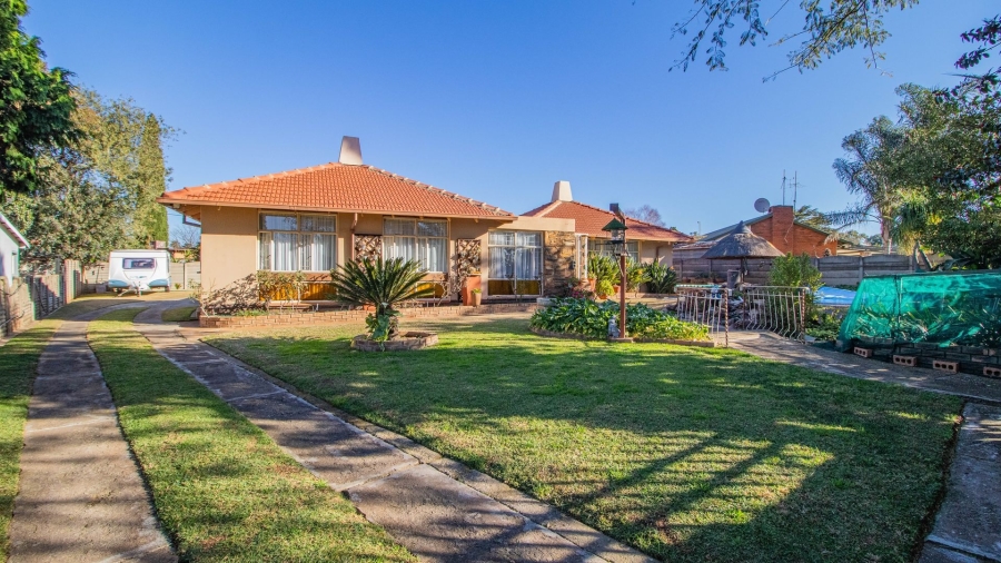 3 Bedroom Property for Sale in Bonaero Park Gauteng