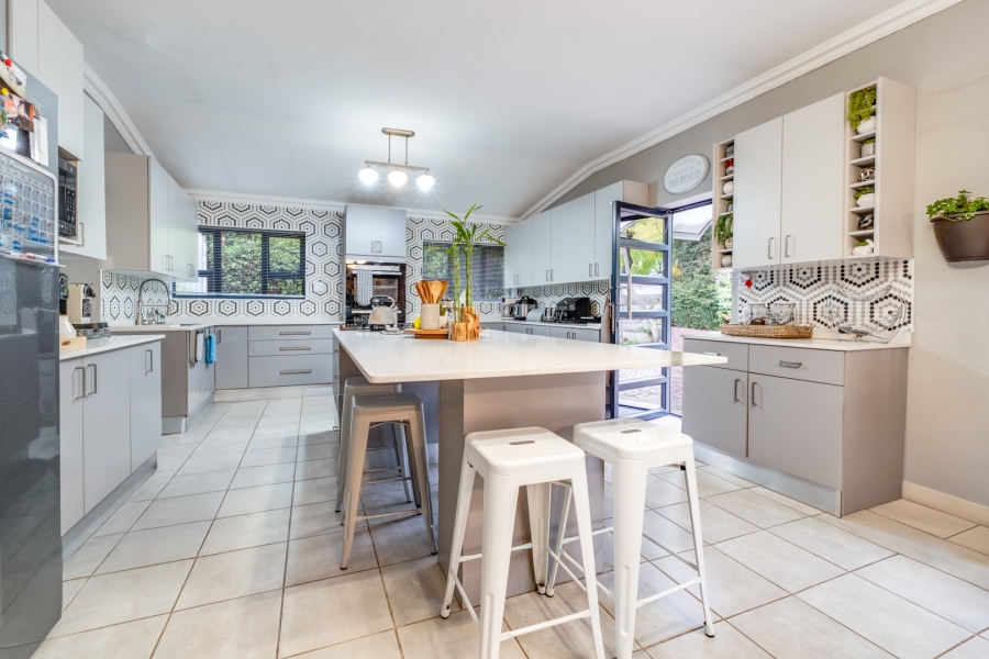 2 Bedroom Property for Sale in Fontainebleau Gauteng