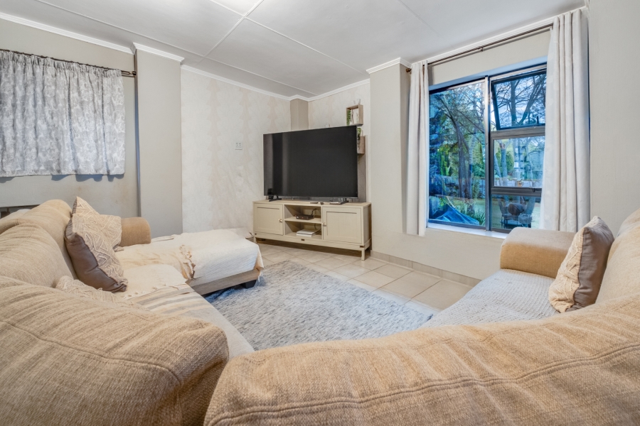 2 Bedroom Property for Sale in Fontainebleau Gauteng