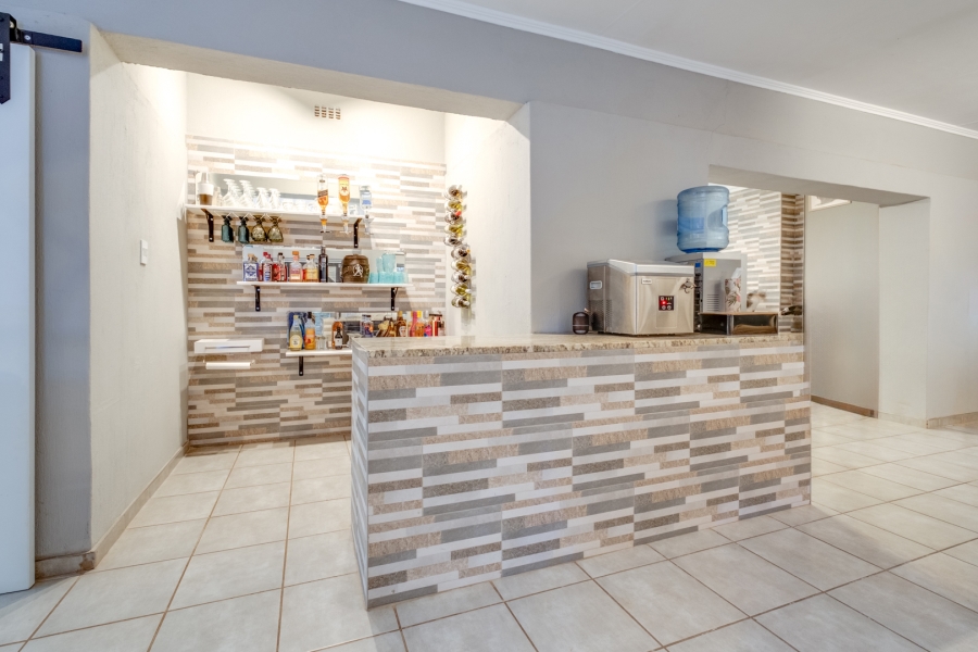 2 Bedroom Property for Sale in Fontainebleau Gauteng