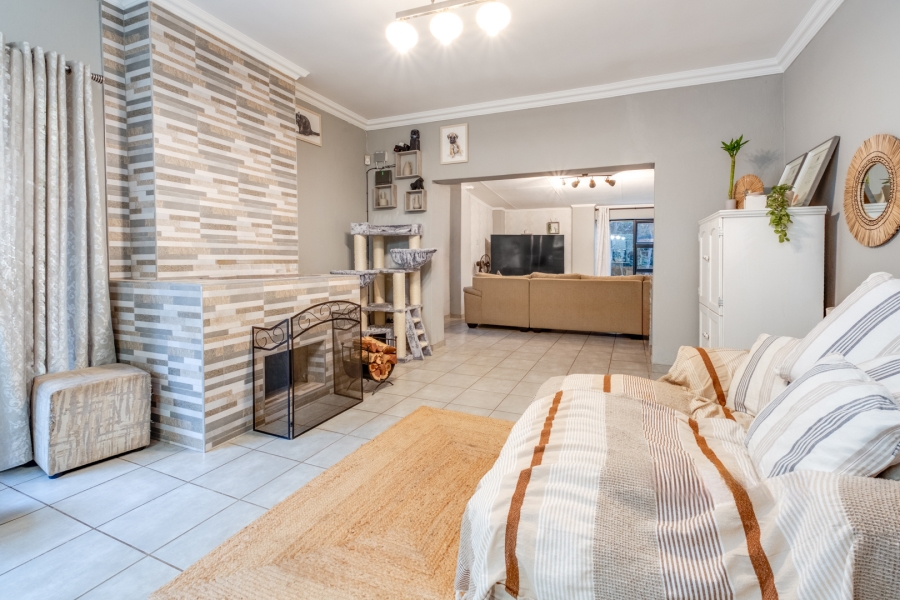 2 Bedroom Property for Sale in Fontainebleau Gauteng