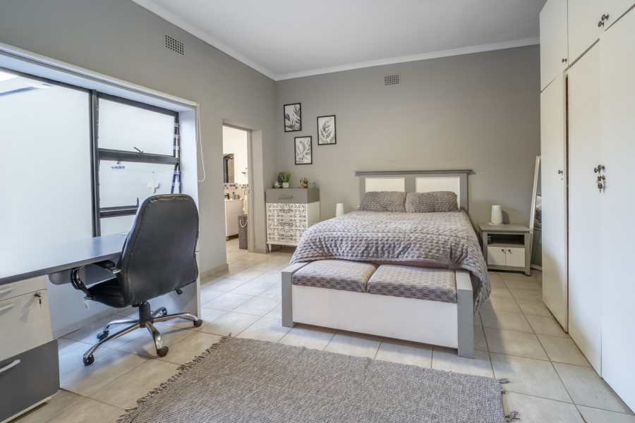 2 Bedroom Property for Sale in Fontainebleau Gauteng