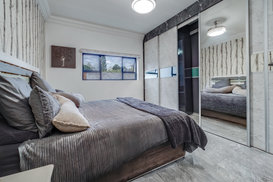 2 Bedroom Property for Sale in Fontainebleau Gauteng