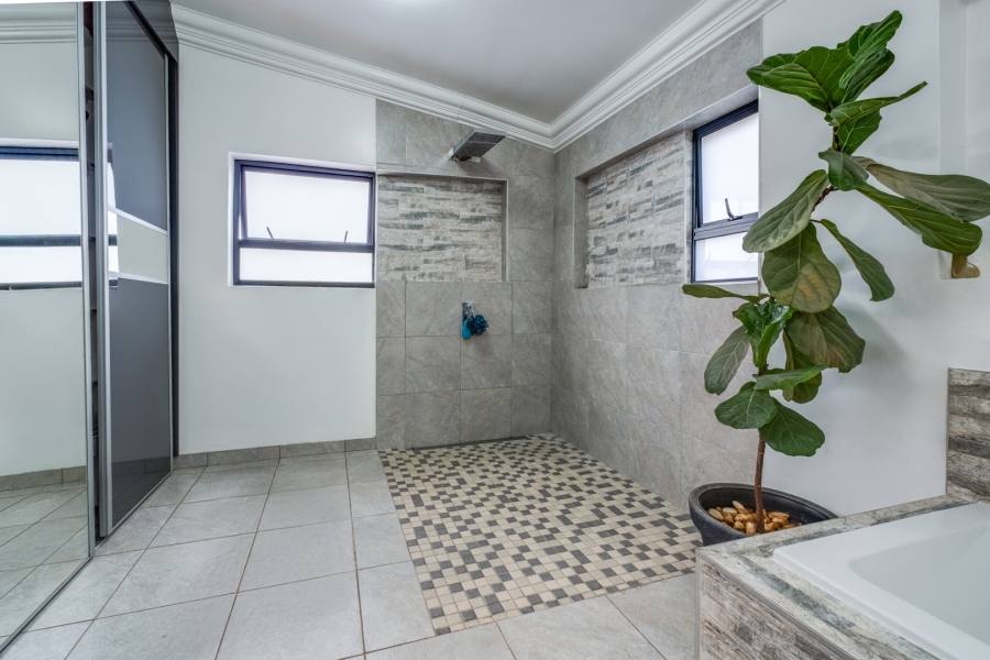 2 Bedroom Property for Sale in Fontainebleau Gauteng