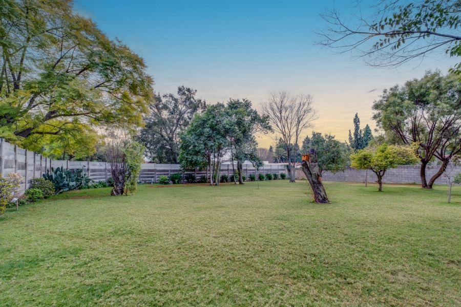 2 Bedroom Property for Sale in Fontainebleau Gauteng