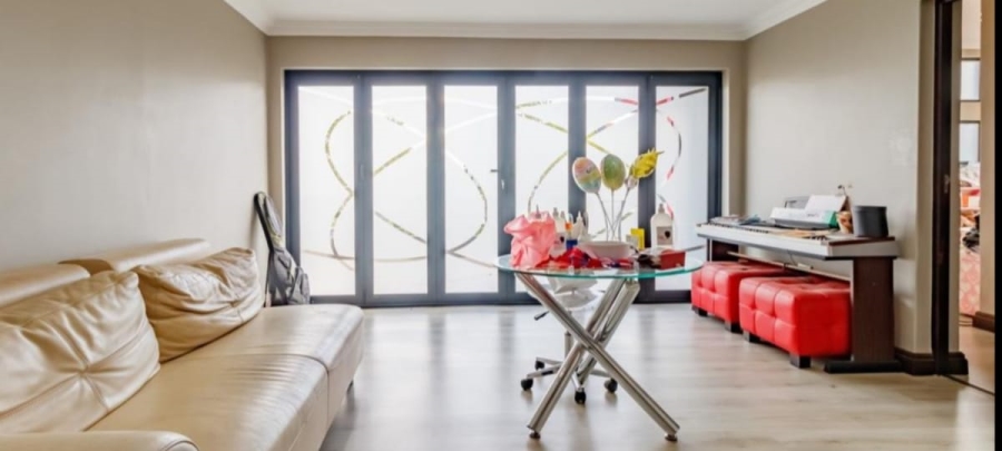 6 Bedroom Property for Sale in Midlands Estate Gauteng
