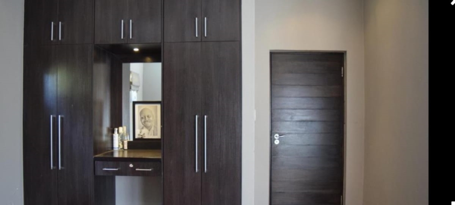 6 Bedroom Property for Sale in Midlands Estate Gauteng