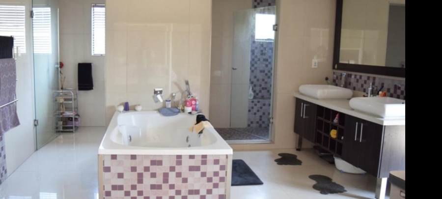 6 Bedroom Property for Sale in Midlands Estate Gauteng