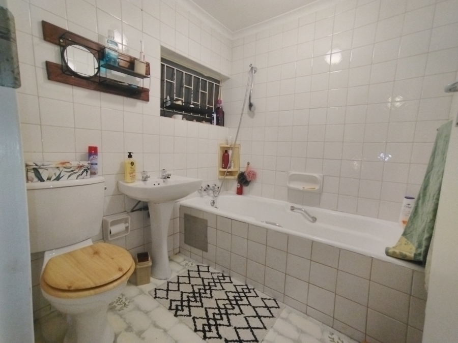 3 Bedroom Property for Sale in Elardus Park Gauteng