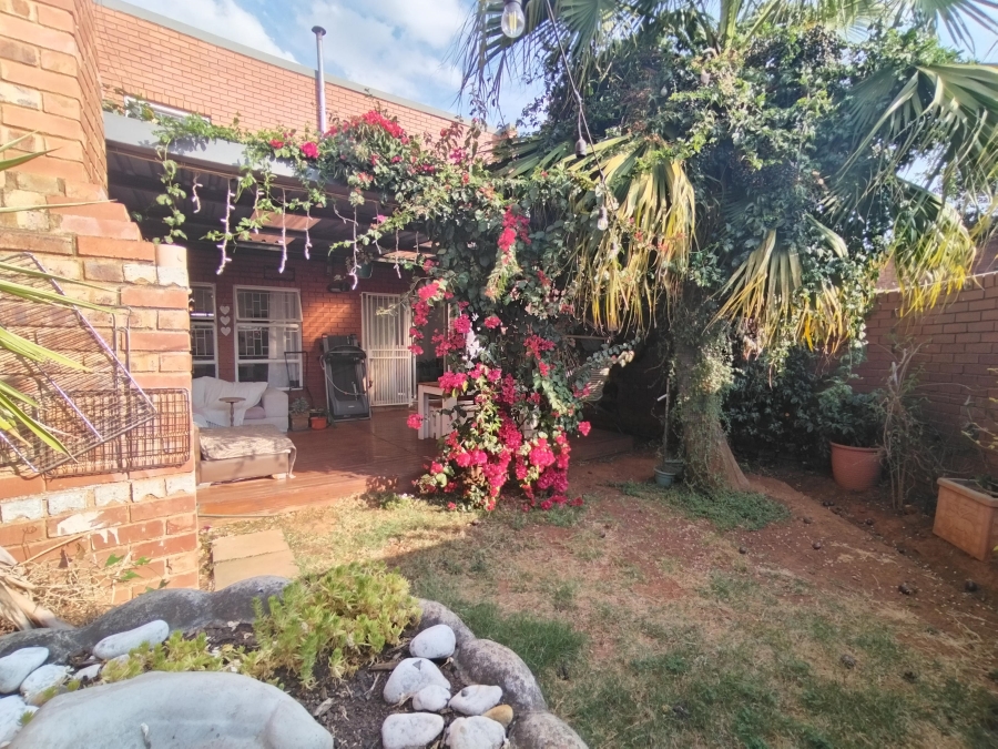 3 Bedroom Property for Sale in Elardus Park Gauteng