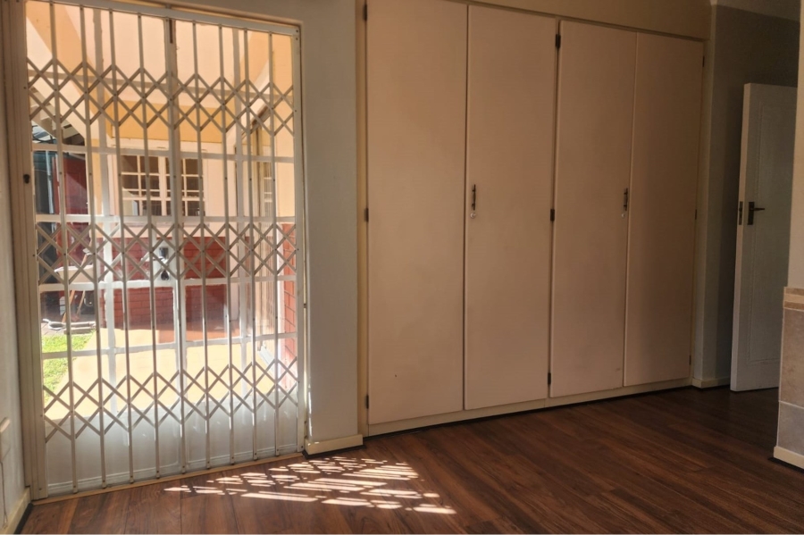 2 Bedroom Property for Sale in South Crest Gauteng