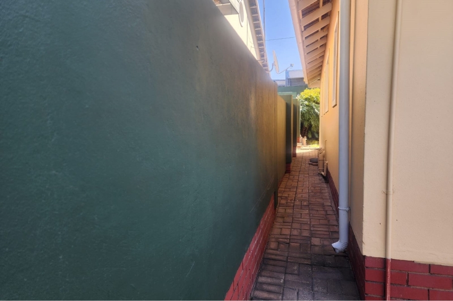 2 Bedroom Property for Sale in South Crest Gauteng