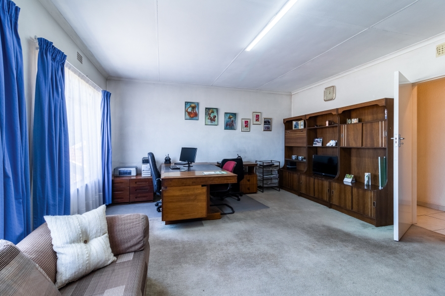 4 Bedroom Property for Sale in Glenvista Gauteng