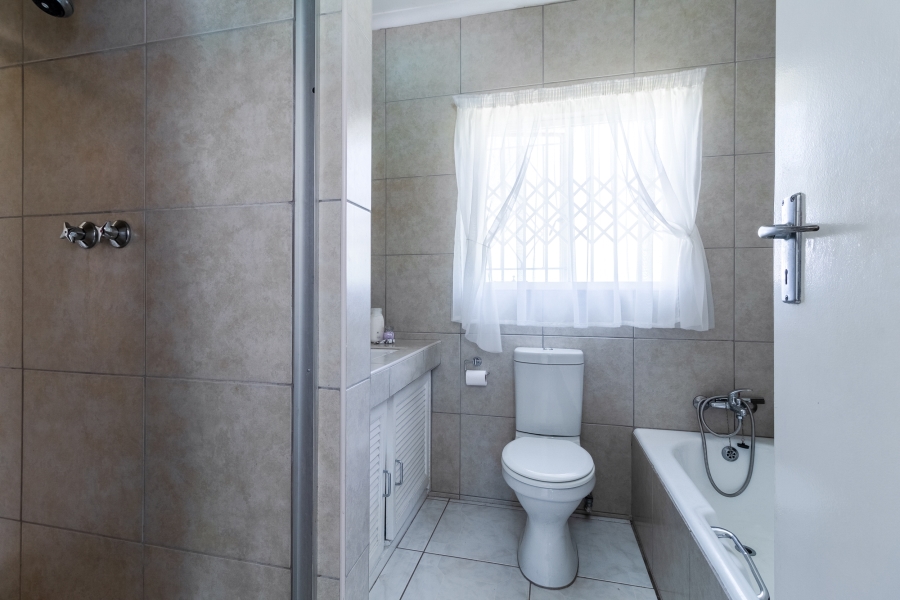 4 Bedroom Property for Sale in Glenvista Gauteng