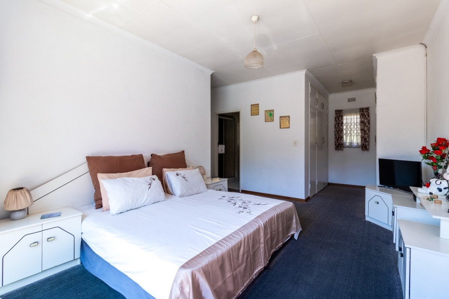 4 Bedroom Property for Sale in Glenvista Gauteng
