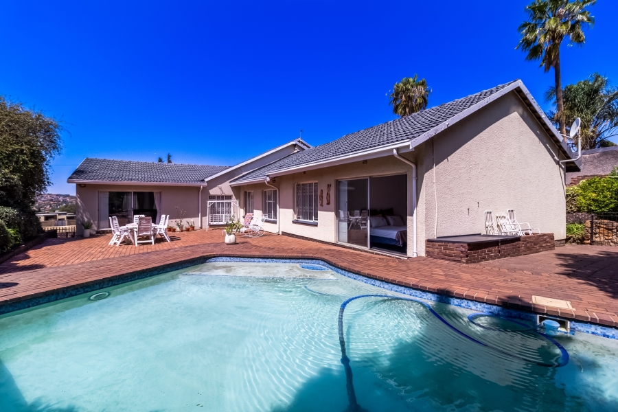 4 Bedroom Property for Sale in Glenvista Gauteng