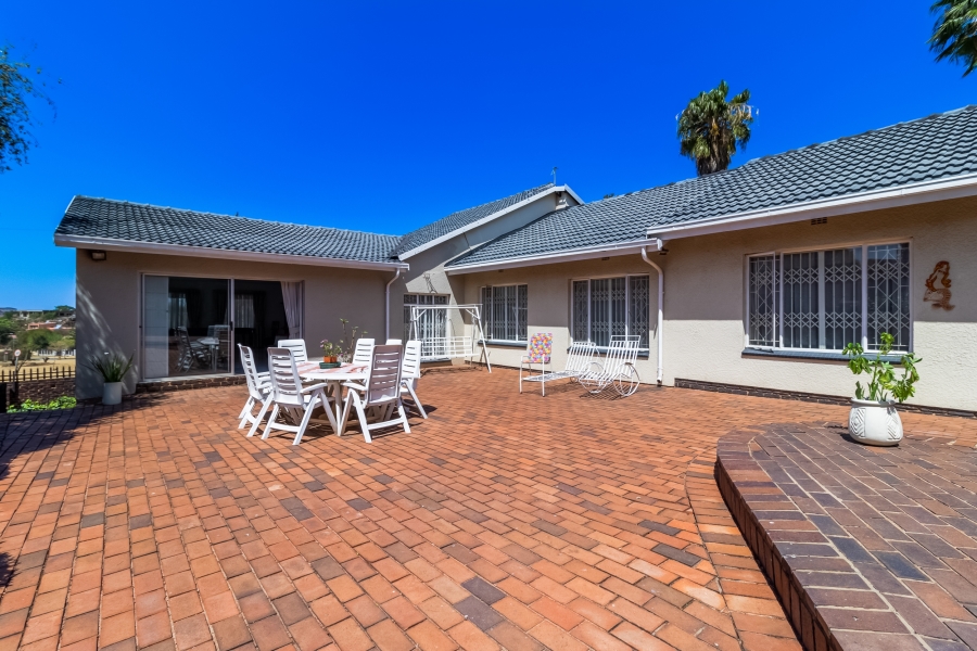 4 Bedroom Property for Sale in Glenvista Gauteng
