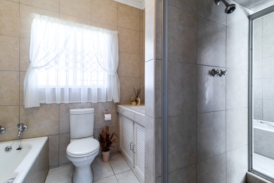 4 Bedroom Property for Sale in Glenvista Gauteng